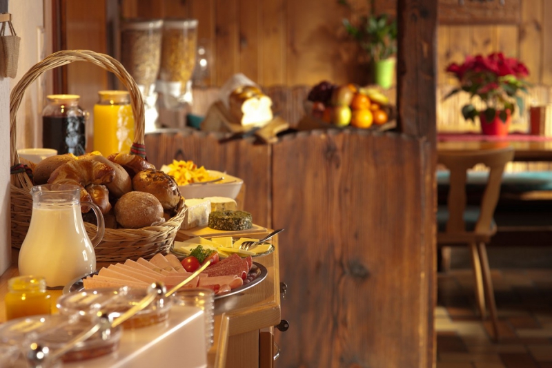 brasserie-CASTELLAR-min_breakfast_buffet_food_restaurant_meal_hotel_plate_fresh-718745